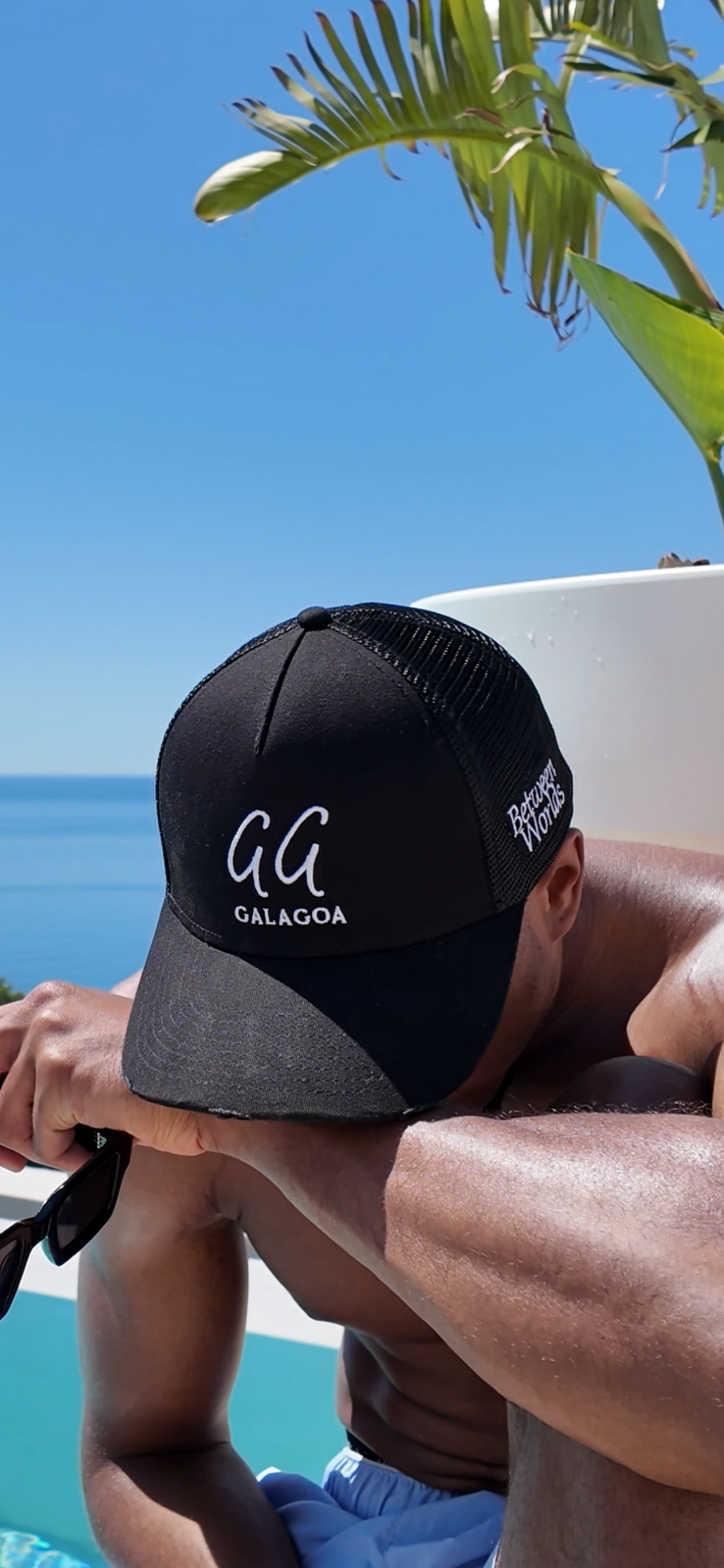 GALAGOA Original Trucker Cap in Black